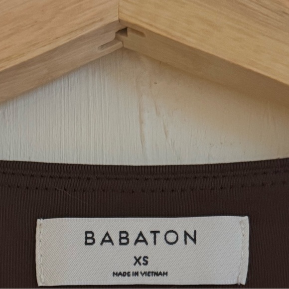 Aritzia | Babaton Contour Squareneck Short Sleeve Bodysuit - Picture 2 of 4